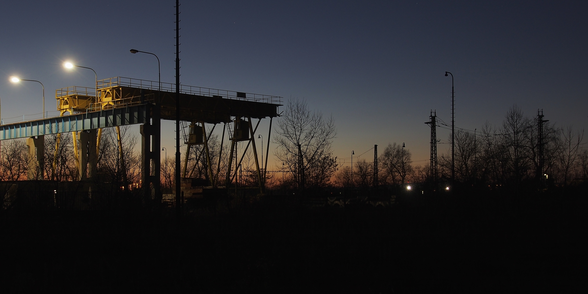 Pavel-Hache_Nightrails_Yellow Elephants