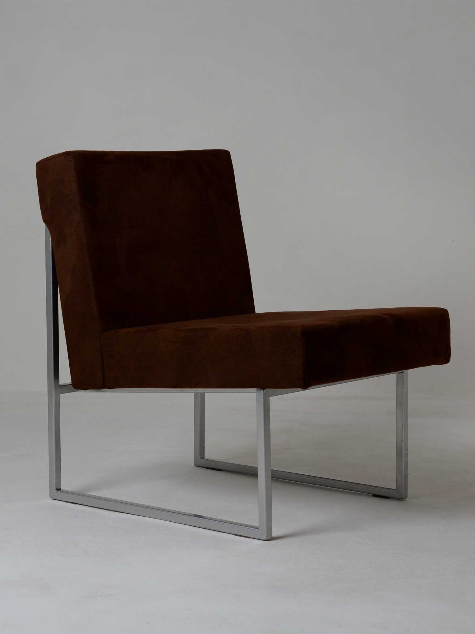 Loft Chair & TV Woman_Pavel Hache_14