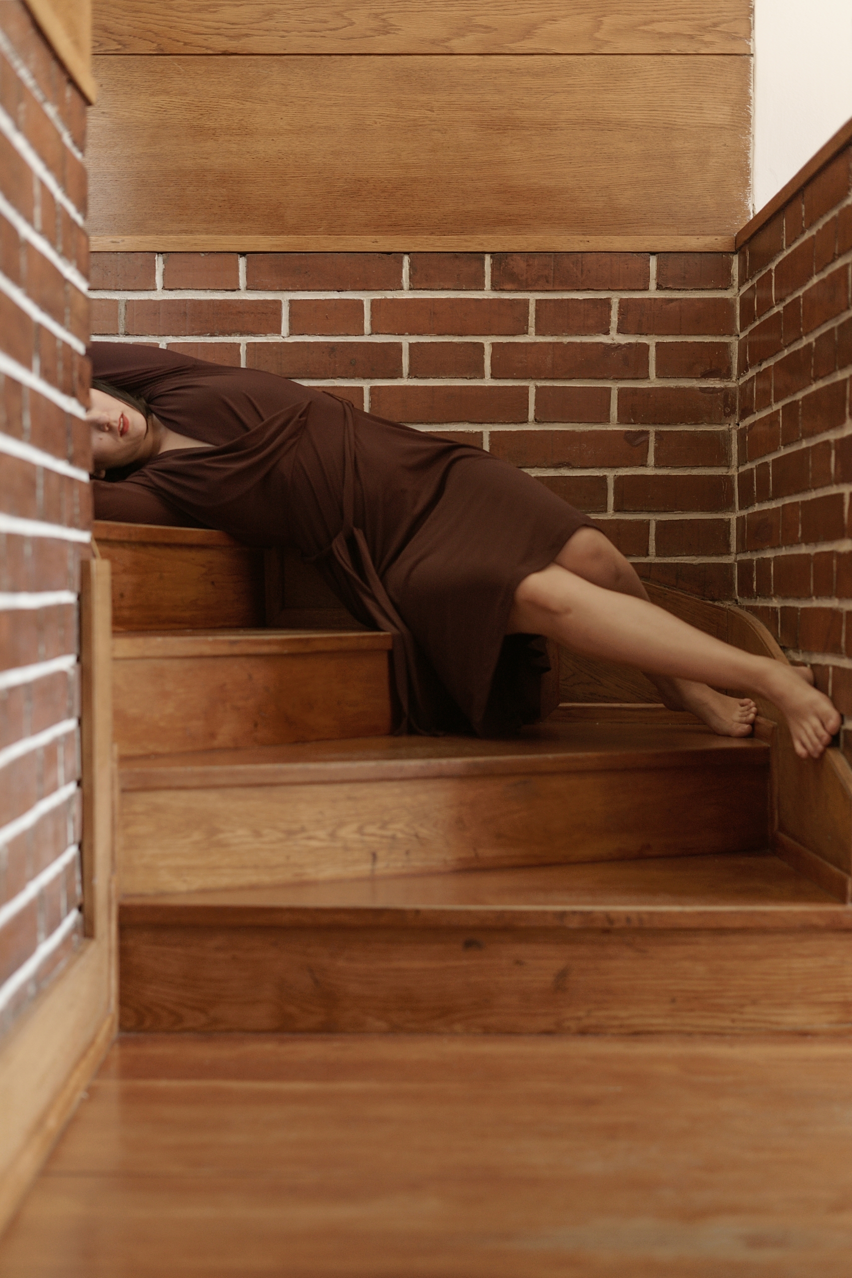 From the series "Ode to A.L."
Tribute to architect and writter Adolf Loos, a lover of stripped-down, clean simplicity, precursor of Bauhaus and author of the so-called 'Raumplan'.
Photography: Pavel Hache
Model: Monika Stankovièová
Light Assistant: Ivan Málek
Creative Assistant: Monika Stankovièová